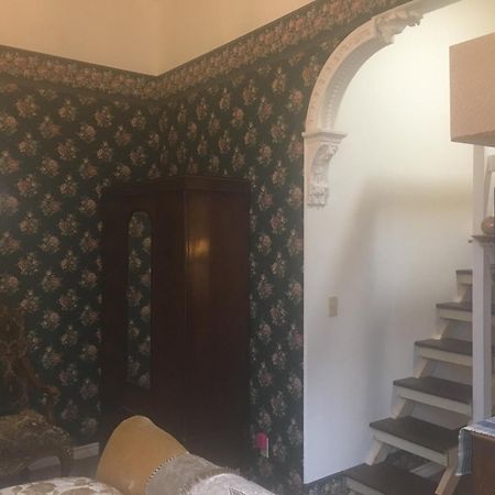 Haterleigh Heritage Inn Виктория Экстерьер фото