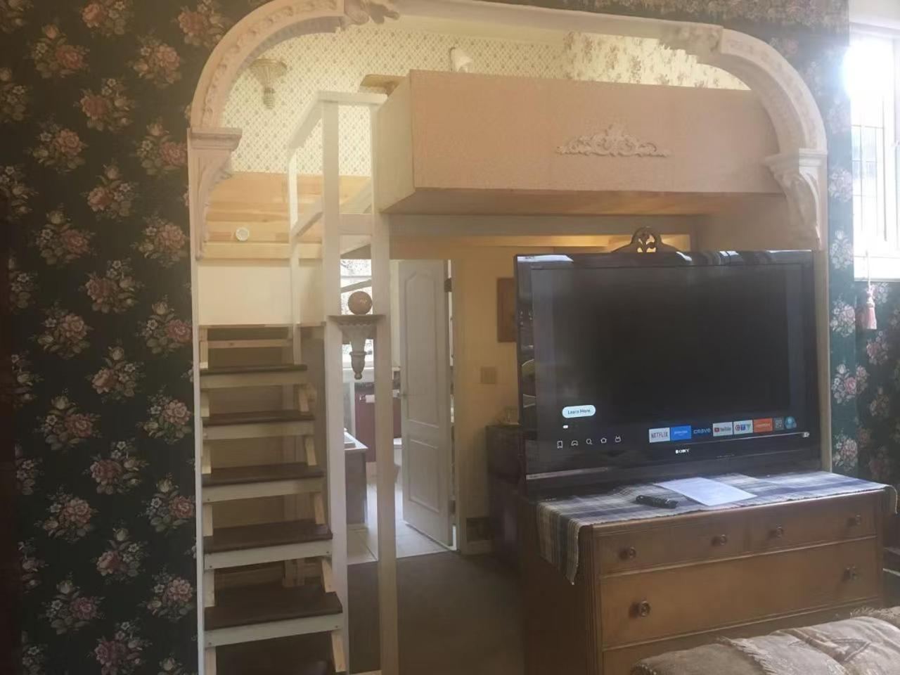 Haterleigh Heritage Inn Виктория Экстерьер фото