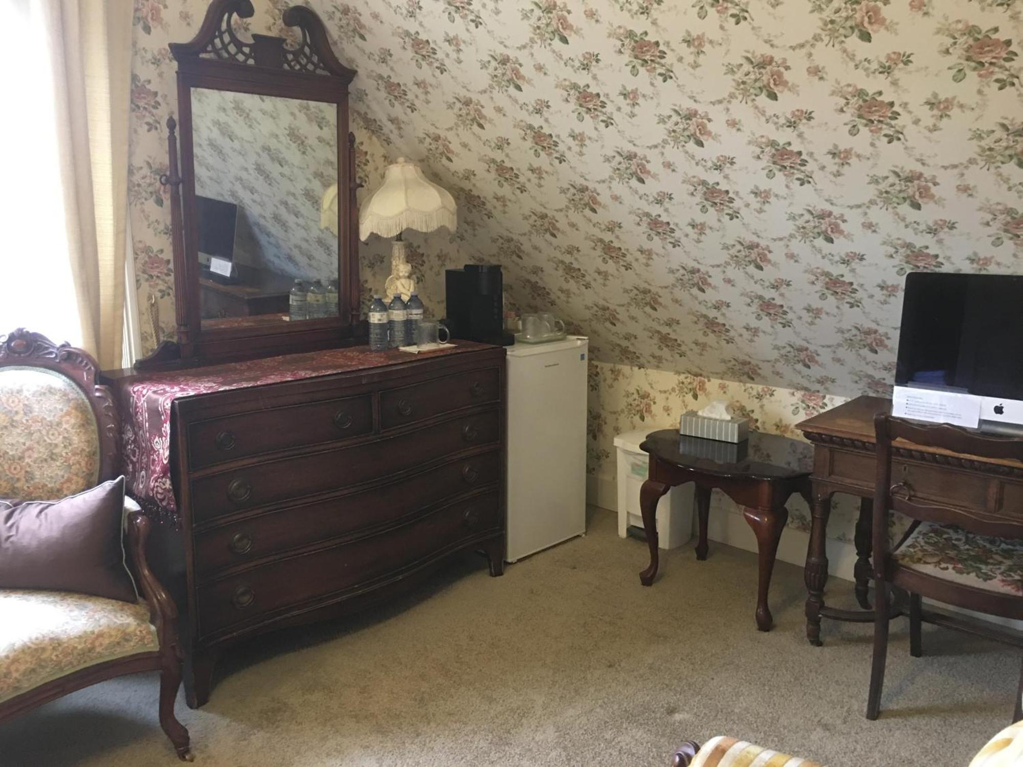 Haterleigh Heritage Inn Виктория Экстерьер фото