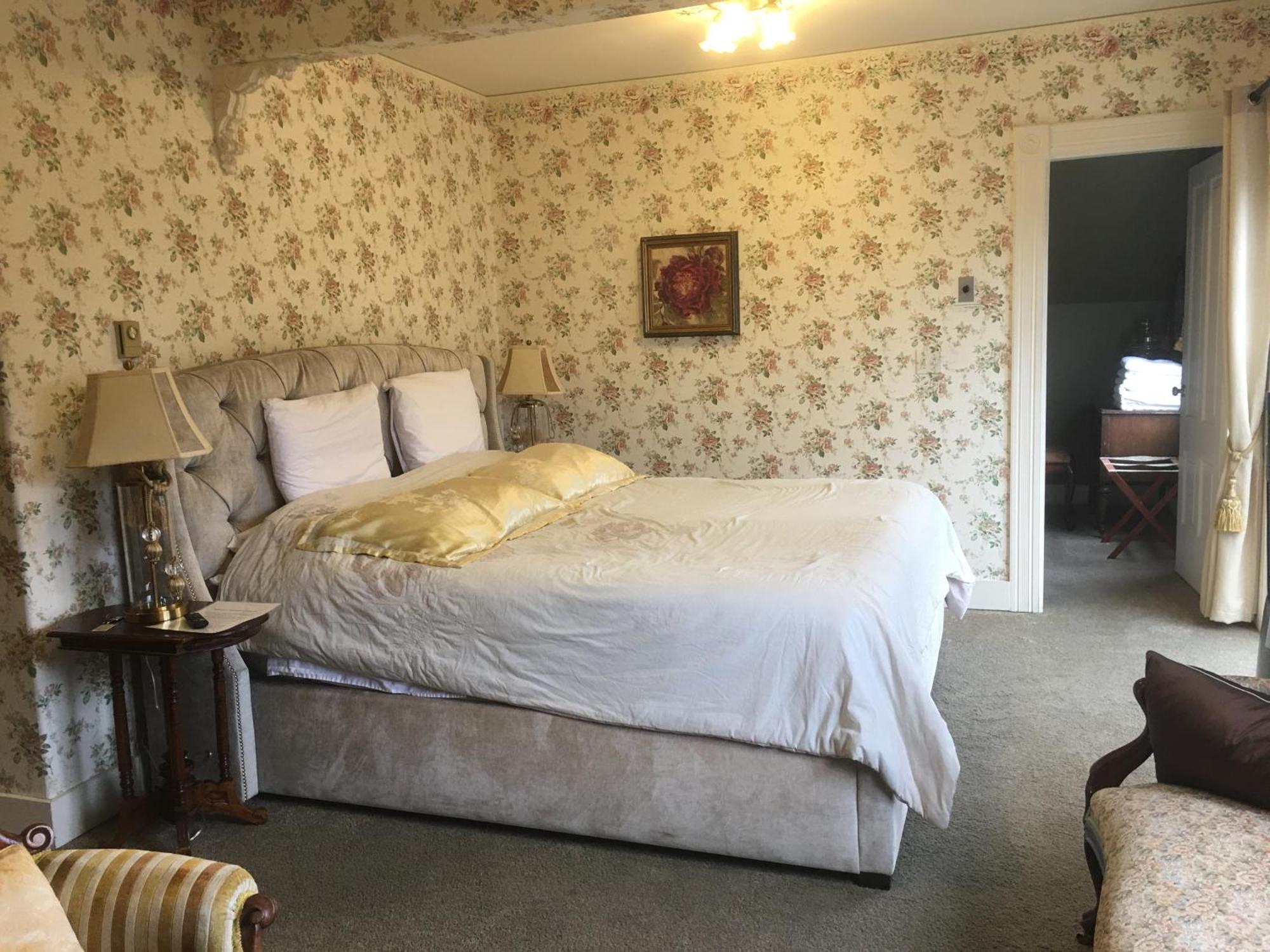 Haterleigh Heritage Inn Виктория Экстерьер фото