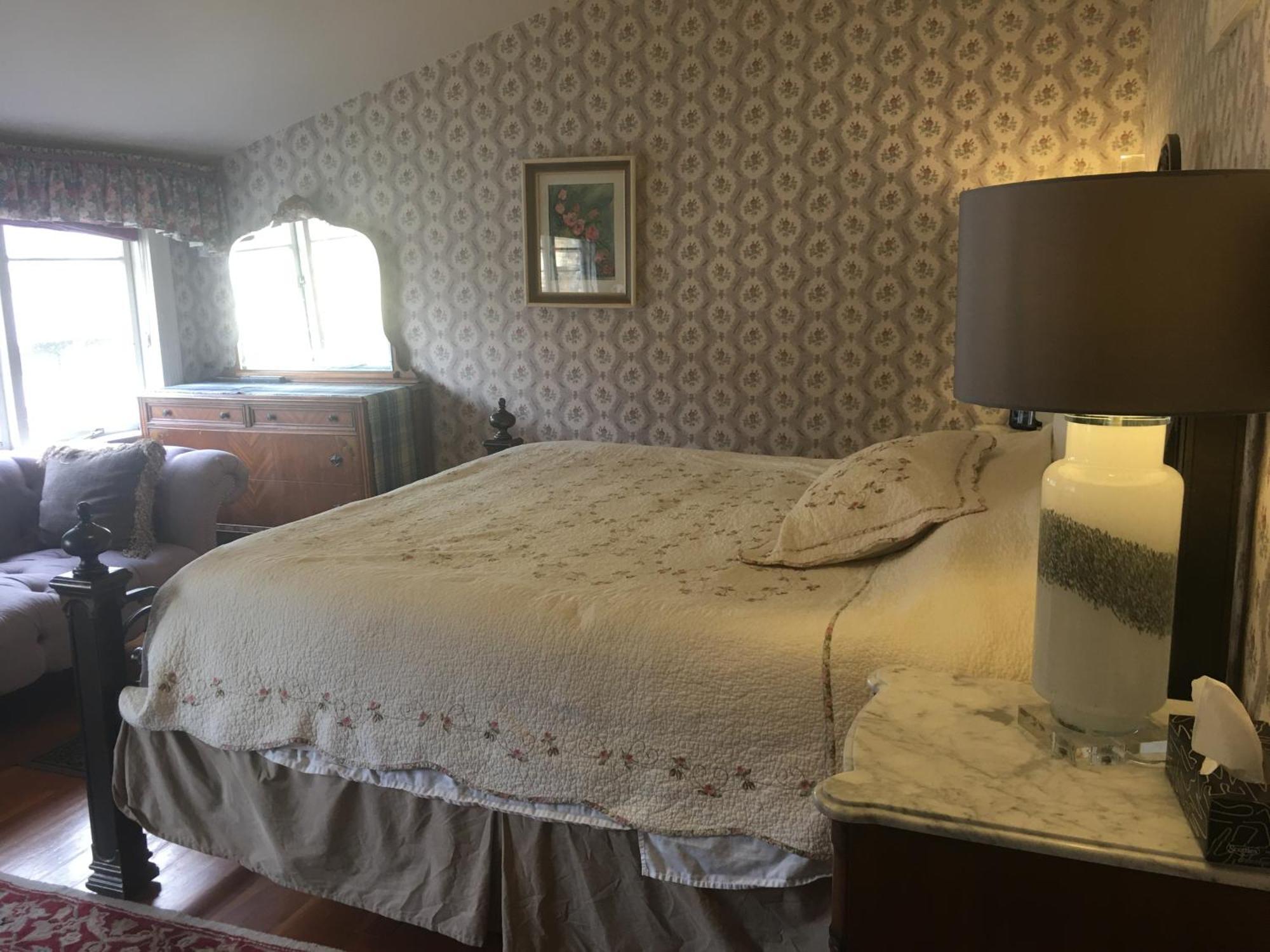 Haterleigh Heritage Inn Виктория Экстерьер фото