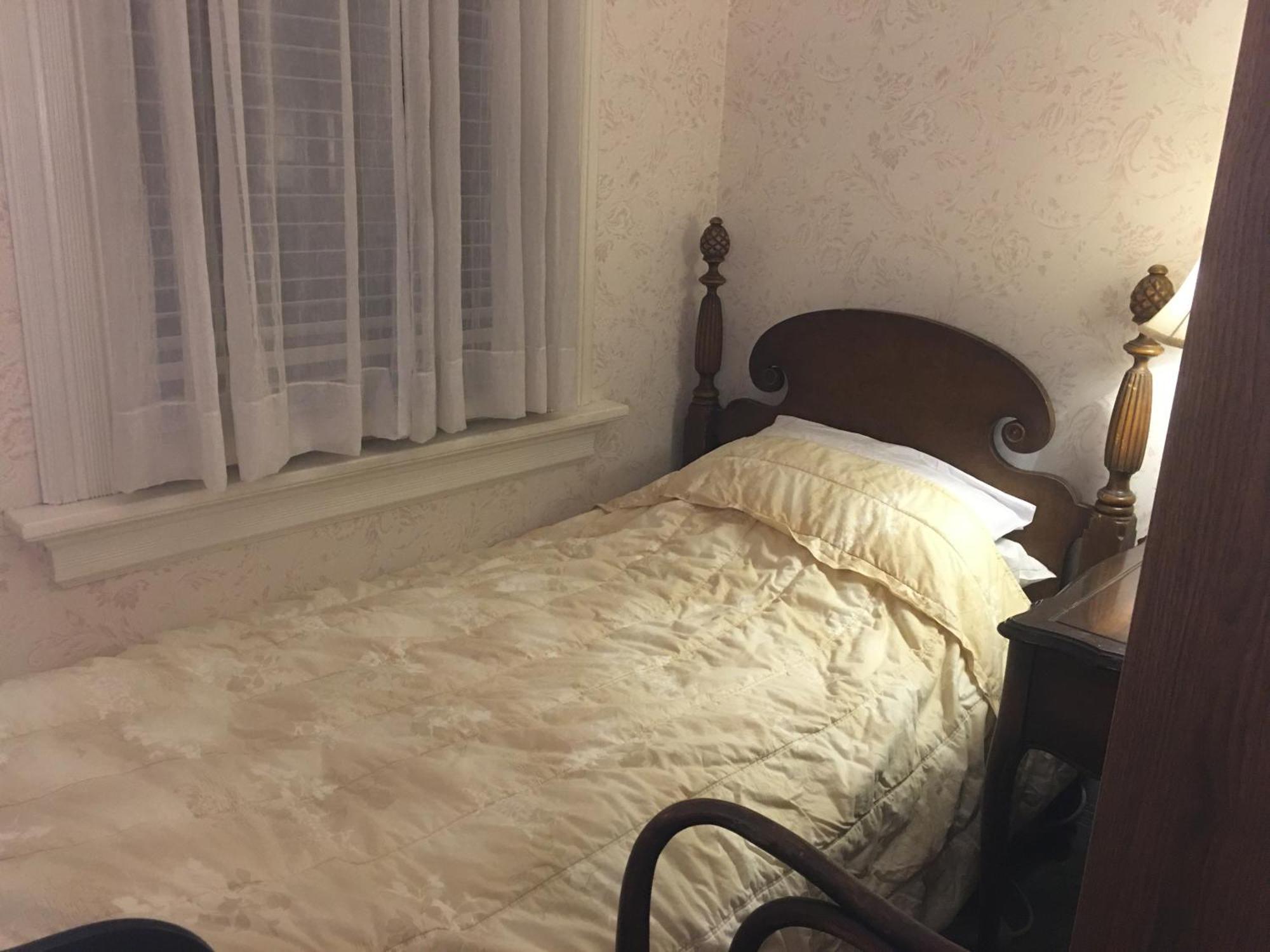 Haterleigh Heritage Inn Виктория Экстерьер фото